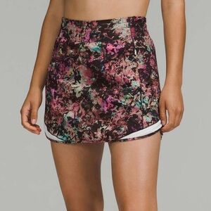 *NWT Lululemon Hotty Hot High-Rise Skirt
Stencil Blossom Red Multi / Sheer Blue